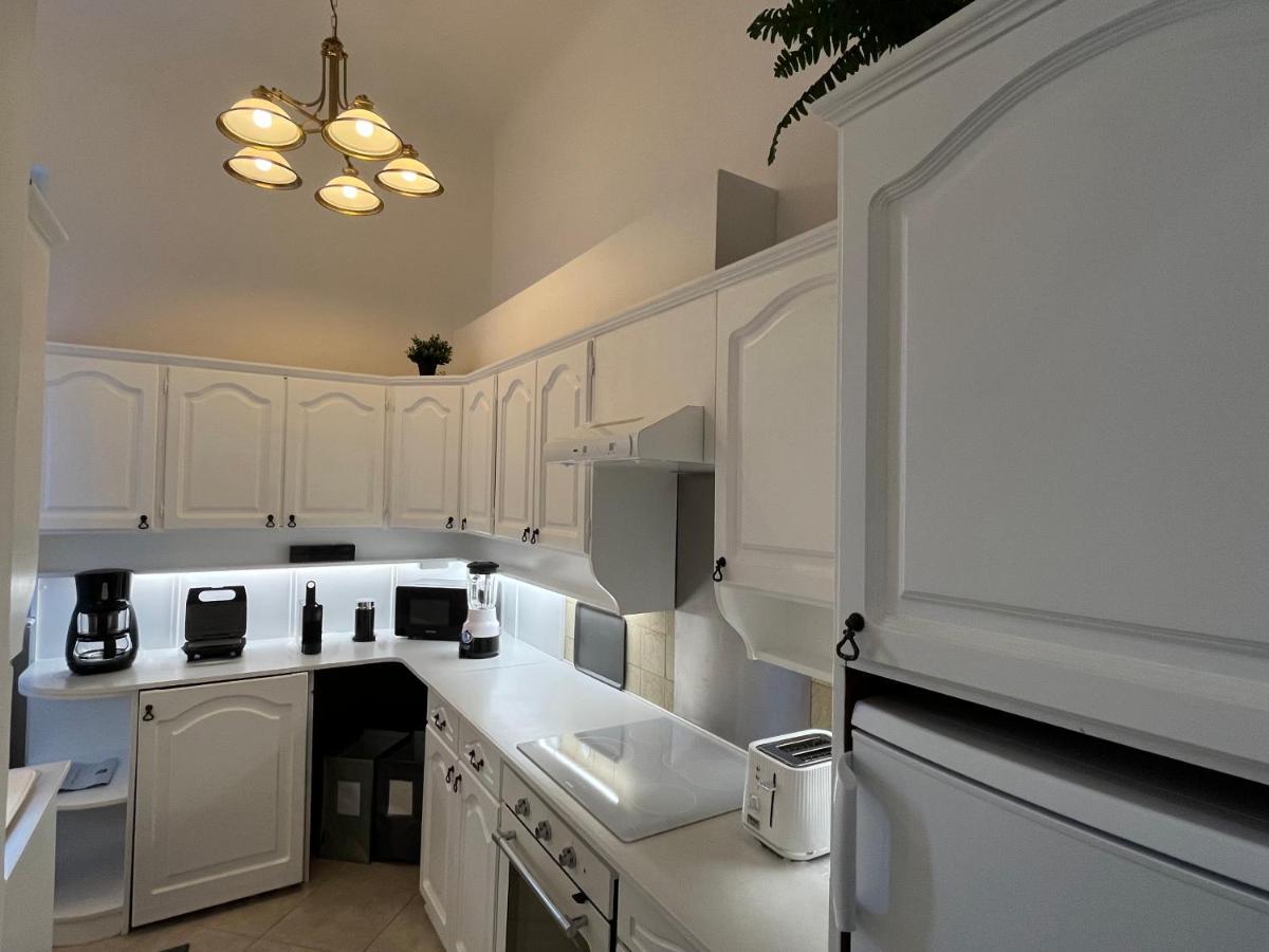 Hillside Luxury With Free Garage Apartamento